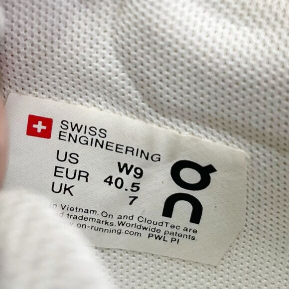 On The Roger Advantage Women's Size 9 White Tennis Shoes Mesh Faux Leather - Picture 13 of 13